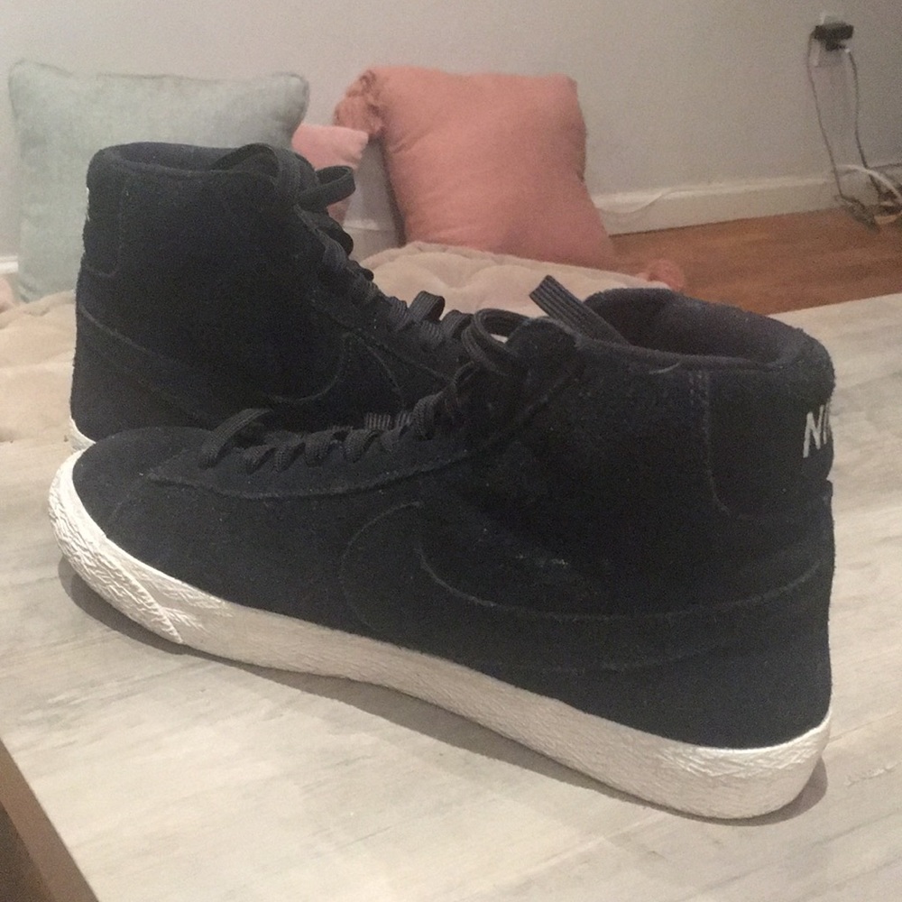 Nike Women’s Blazer Suede black
